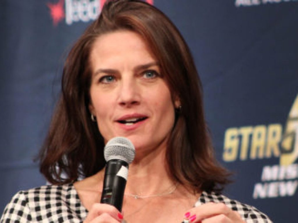 terry-farrell-s-height-in-cm-feet-and-inches-weight-and-body